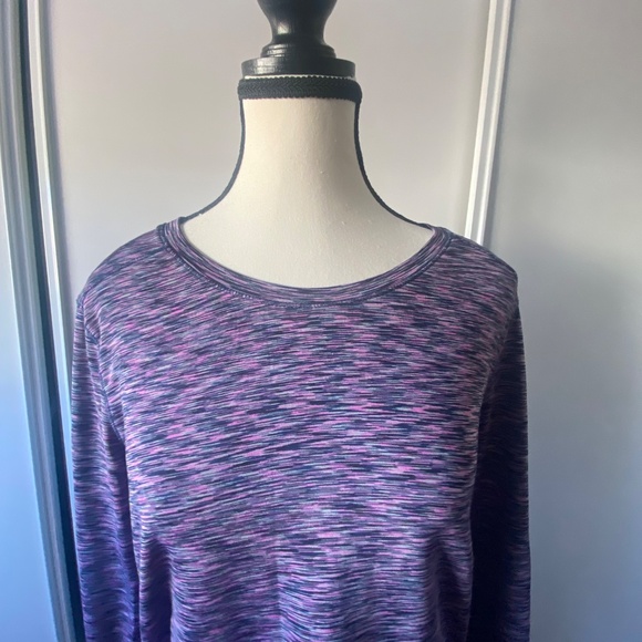Long sleeve sport top with adjustable side ruching - Picture 2 of 5